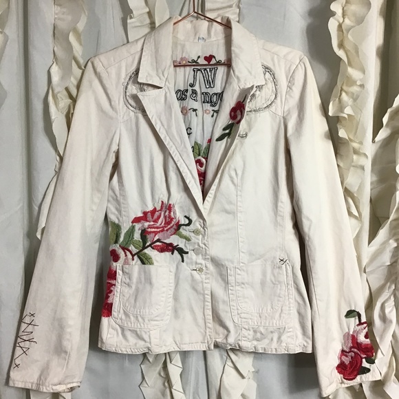 Johnny Was Jackets & Blazers - Johnny Was Floral Embroidered 3 button blazer
